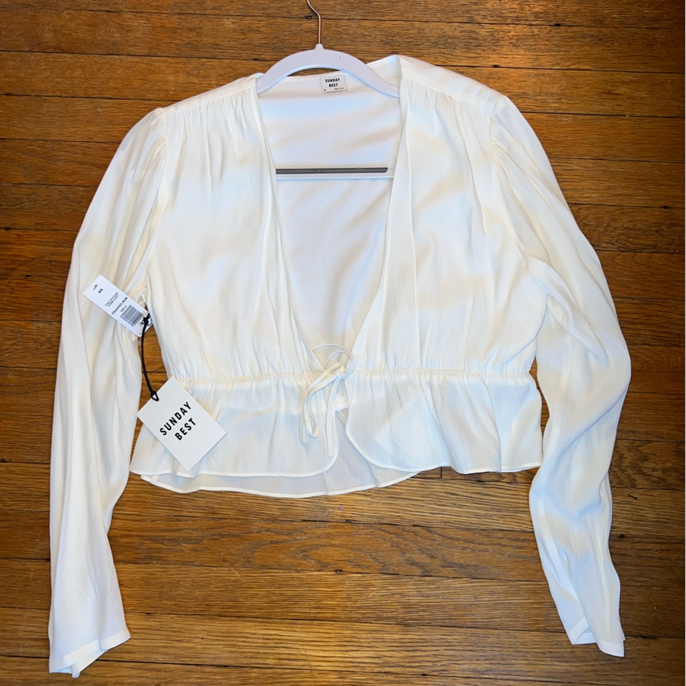 Aritzia Sunday Best NWT white flowy blouse in a medium